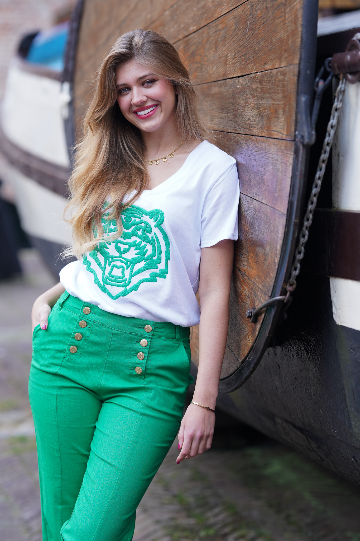 suiker Kanon leren V-hals t-shirt met grote flockprint tijger kop - wit/groen - Muts Fashion