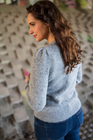 cardigan-red-button-ajour-grey-melange-red-button-grijs-vest-ajour-breisel-knoopjes-grijs-melee-muts-fashion-groningen