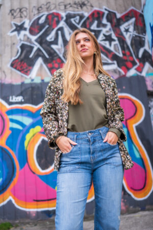 miracle-of-denim-nini-wideleg-earth-blue-light-stone-denim-jeans-zakken-voor-recht-wijd-model-muts-fashion-groningen