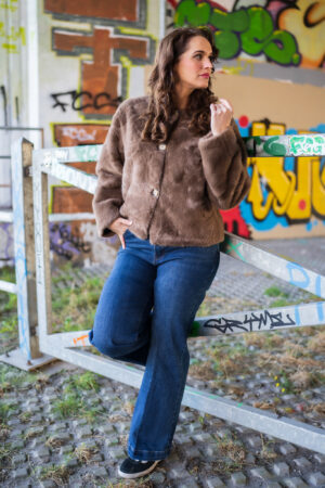 onado-denim-jeans-wijd-recht-hartjes-knoop-dark-denim-stretch-dark-stone-jeans-spijker-broek-wijd-high-waist-muts-fashion-groningen