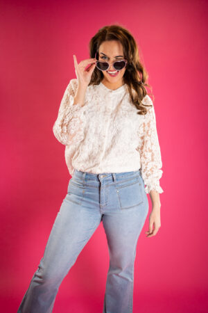 flared-highwaist-lichte-jeans-vierkante-zakken-voor-en-achter-stretch-jeans-denim-licht-muts-fashion-groningen