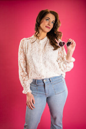 flared-jeans-bleach-light-stone-denim-vierkante-zakken-voor-en-achter-stretch-jeans-denim-licht-muts-fashion-groningen