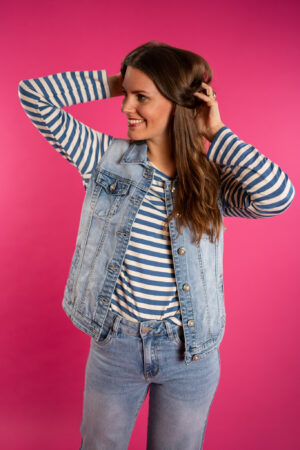 mouwloos-denim-jack-dromenvanger-rug-glitter-borduur-ecru-gilet-denim-jeans-muts-fashion-groningen