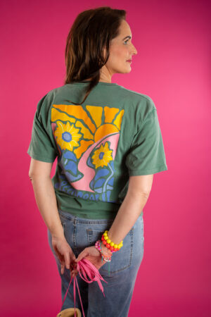 print-t-shirt-groen-met-speed-crawl-print-bloemen-zon-print-geel-korte-mouwen-muts-fashion-groningen