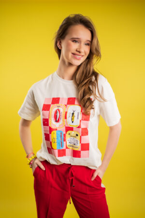 wit-t-shirt-wijd-rood-rose-geblokte-print-met mond-vis-diverse-prints-wijd-shirt-muts-fashion-groningen